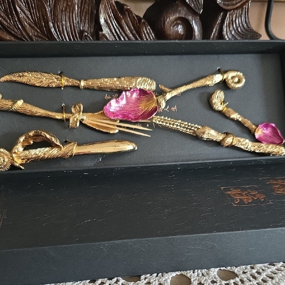 Gold and Pink Decorative Serving Spoon Set - Elegant Home Dining Accent